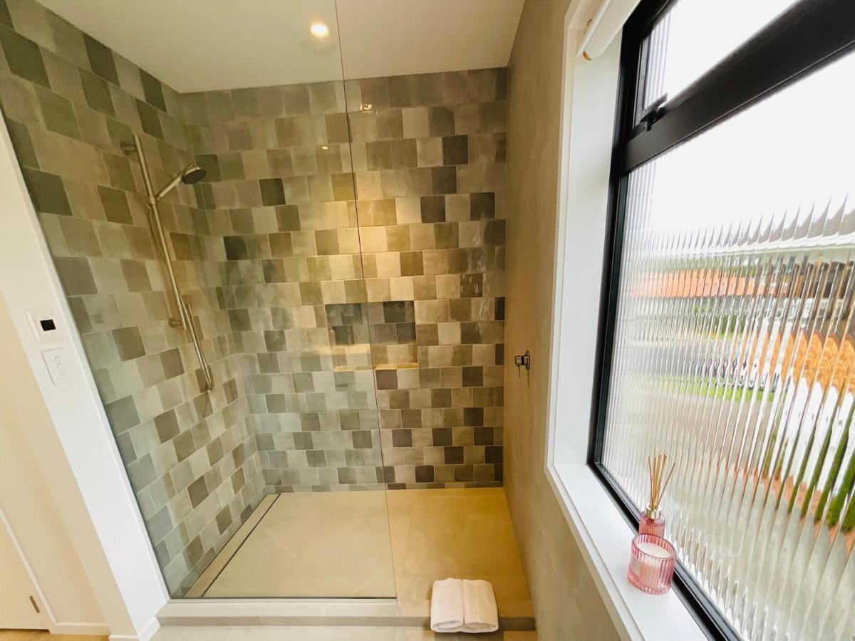 Deluxe Downtown Mount Maunganui Villa Eksteriør billede