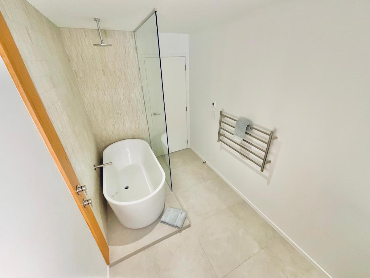 Deluxe Downtown Mount Maunganui Villa Eksteriør billede