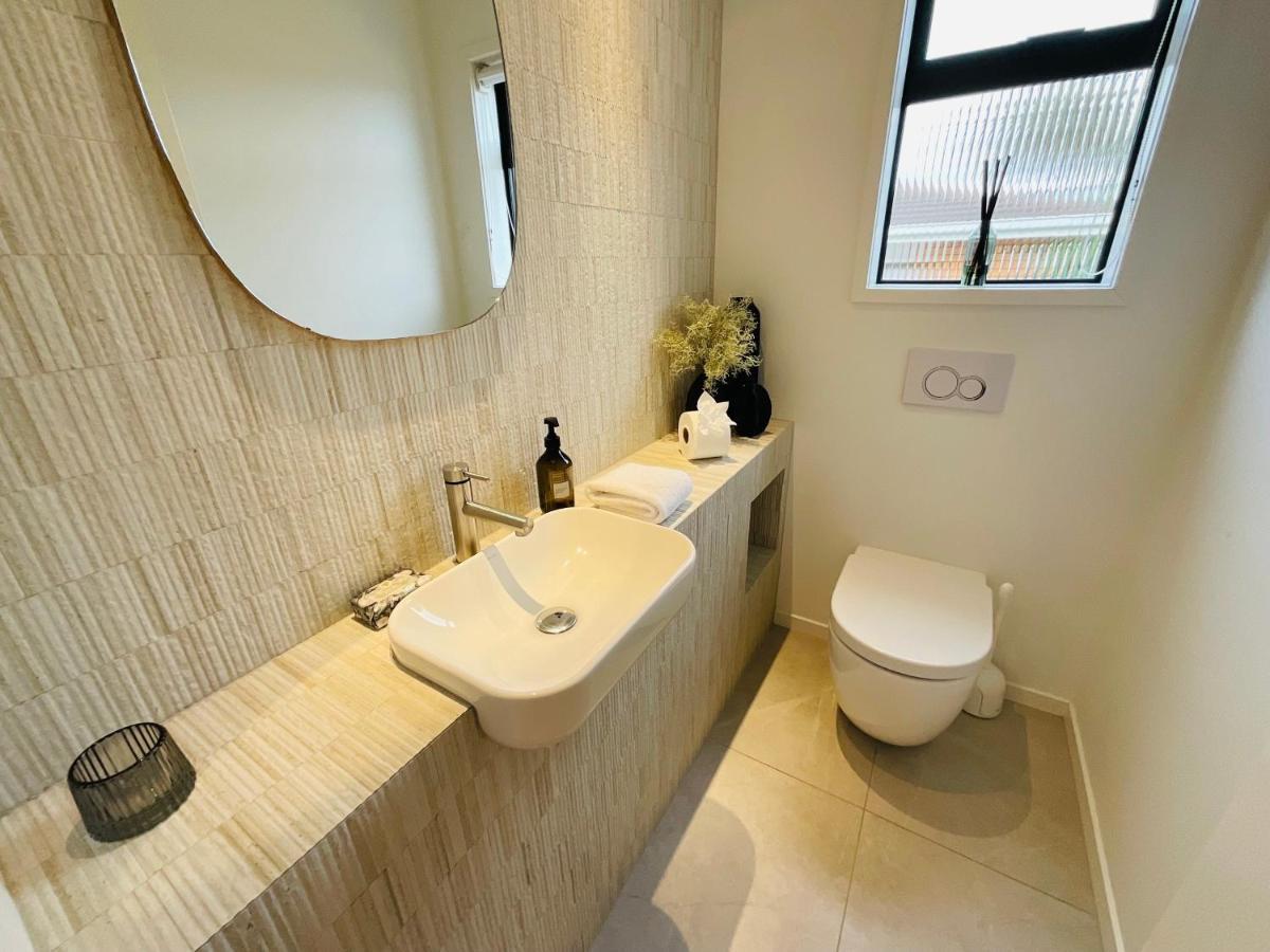 Deluxe Downtown Mount Maunganui Villa Eksteriør billede
